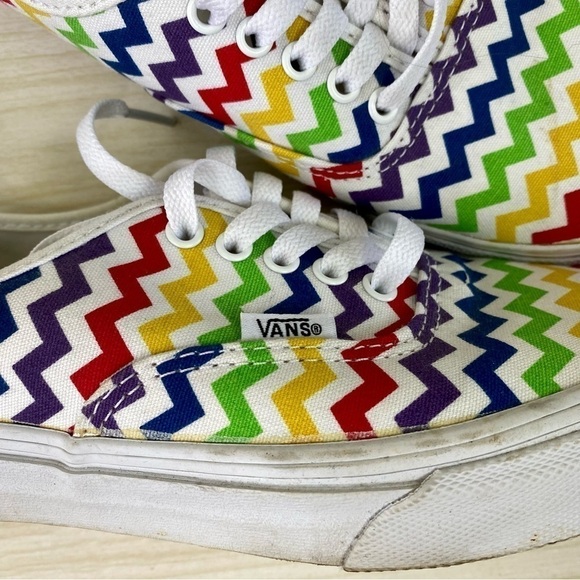 Vans Rainbow chevron zig zag print sneakers tennis shoes size 8.5 - Picture 2 of 9